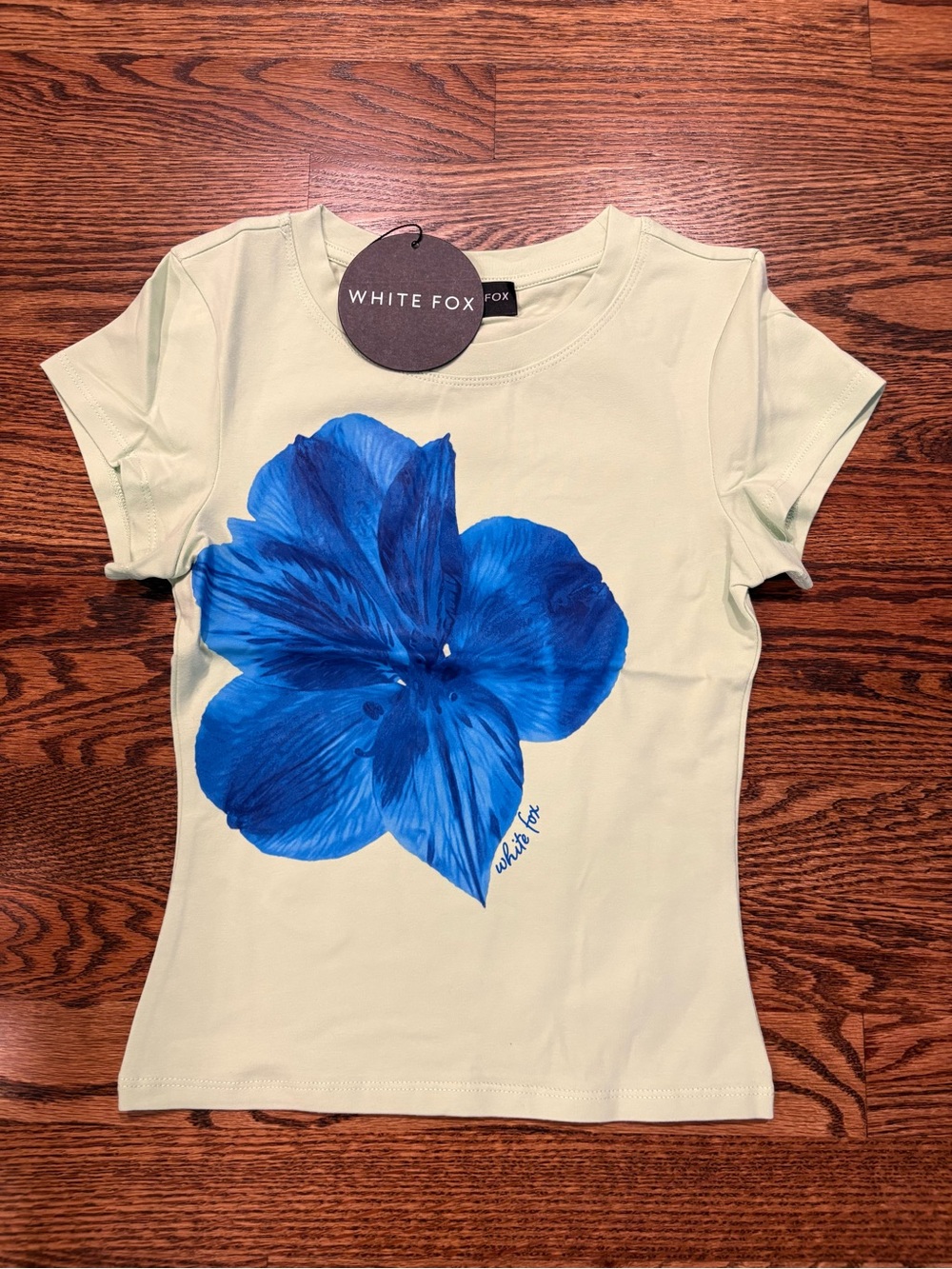 White Fox Women’s Tee, Size XS